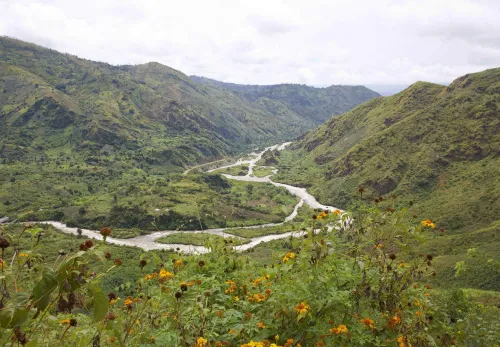 Wat gebeurt er in Congo: Rivier in de bergen van Congo